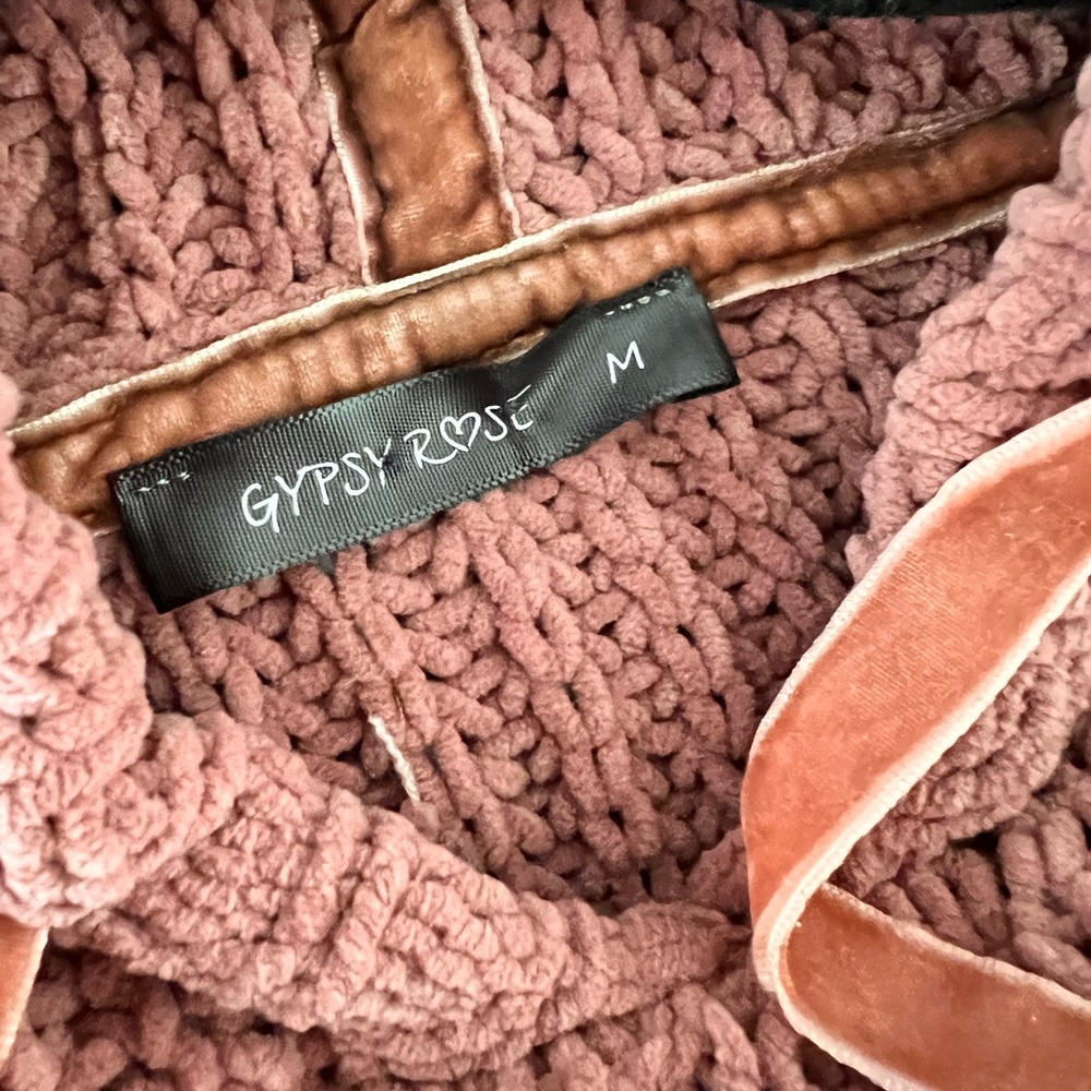 GUC URBAN OUTFITTERS OPEN BACK SWEATER - Picture 3 of 3
